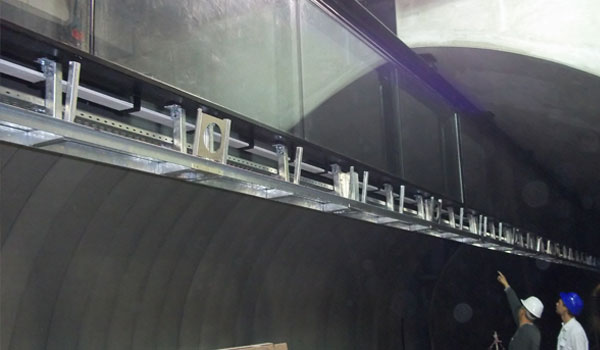 Üveg füstkötényfalak, M4 metró vonal 
